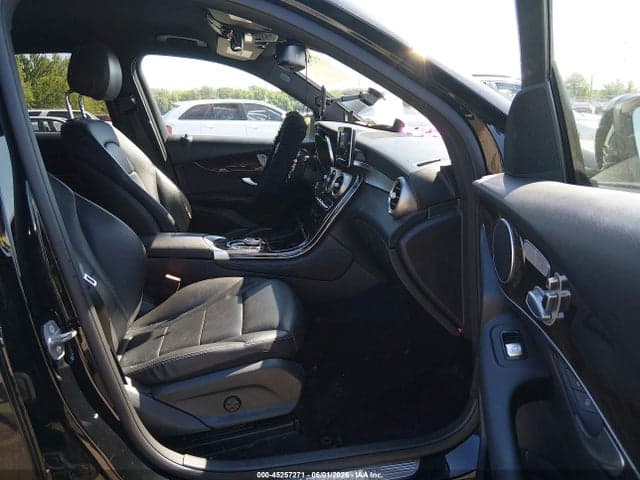 2019 MERCEDES-BENZ GLC 300 4MATIC 5