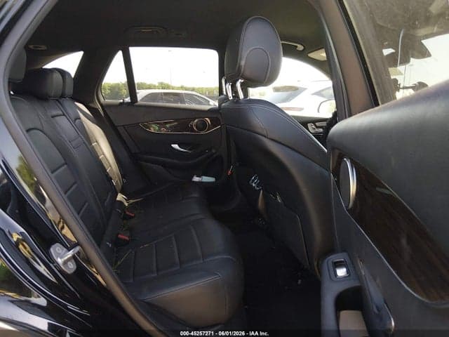 2019 MERCEDES-BENZ GLC 300 4MATIC 8