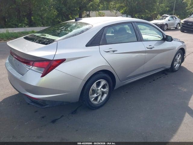 2021 HYUNDAI ELANTRA SE 4