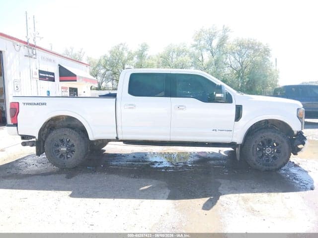 2022 FORD F-350 LARIAT 16