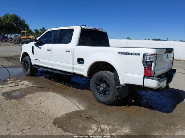 2022 FORD F-350 LARIAT 3