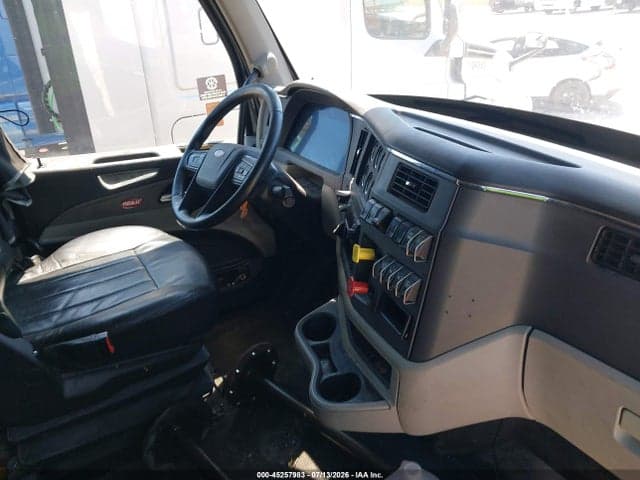 2023 PETERBILT 579 7