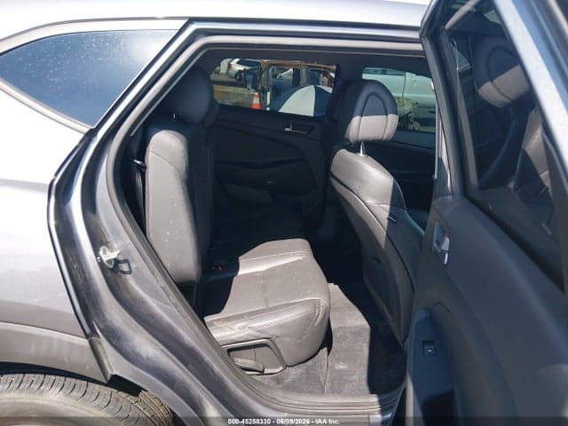 2017 HYUNDAI TUCSON SE PLUS 8