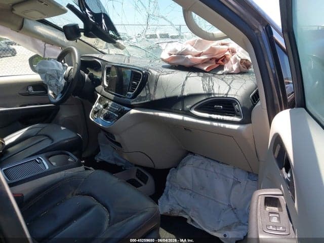 2023 CHRYSLER PACIFICA TOURING L 5