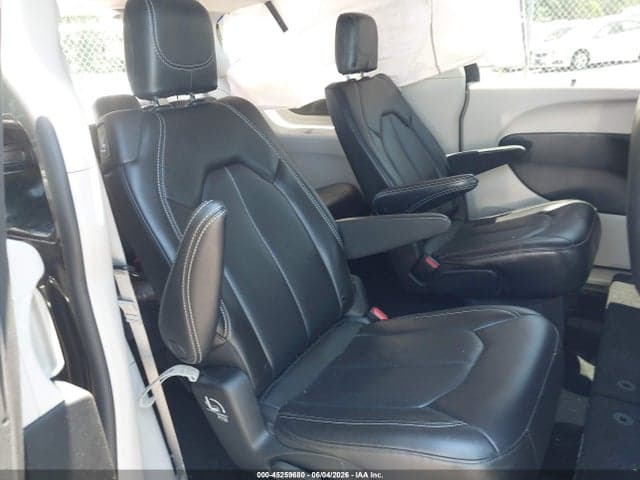 2023 CHRYSLER PACIFICA TOURING L 8