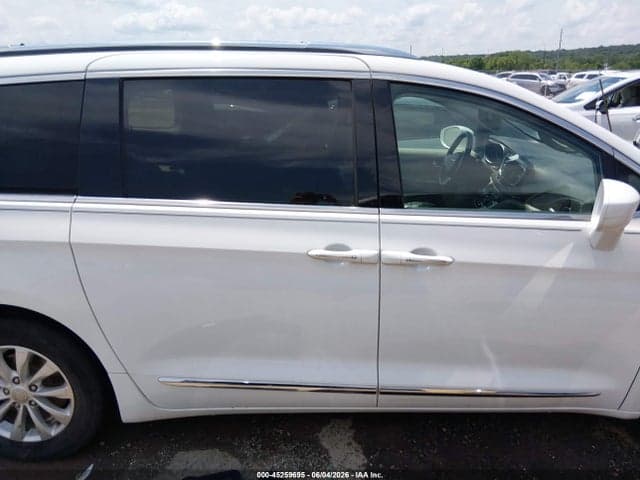 2019 CHRYSLER PACIFICA TOURING L 13