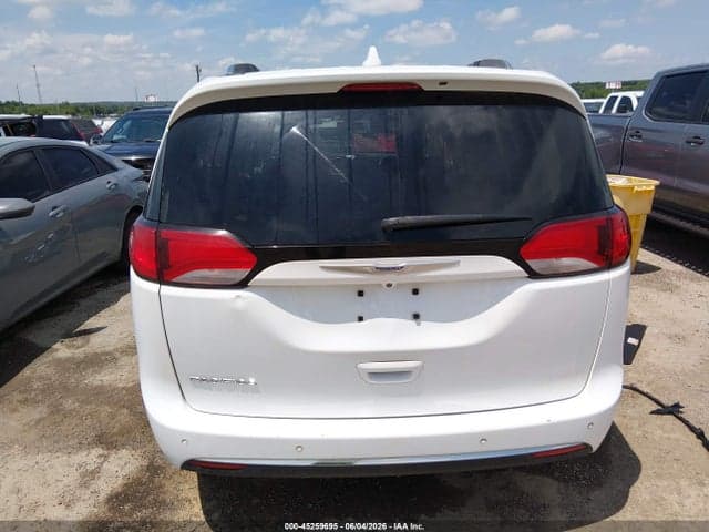 2019 CHRYSLER PACIFICA TOURING L 16