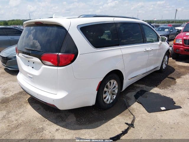 2019 CHRYSLER PACIFICA TOURING L 4