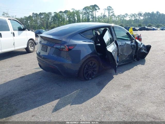 2023 TESLA MODEL Y 4