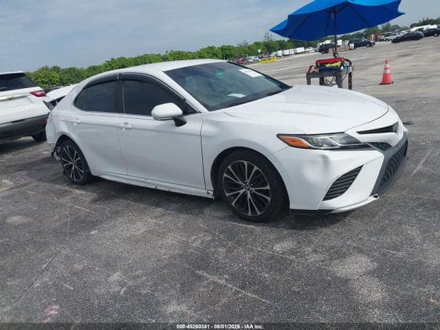 2018 TOYOTA CAMRY SE - 1