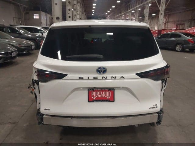 2024 TOYOTA SIENNA LE 17