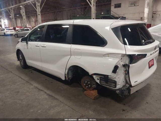 2024 TOYOTA SIENNA LE 3