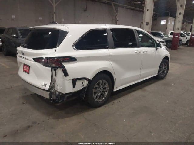 2024 TOYOTA SIENNA LE 4