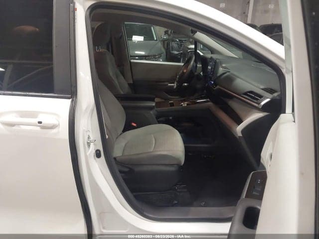 2024 TOYOTA SIENNA LE 5