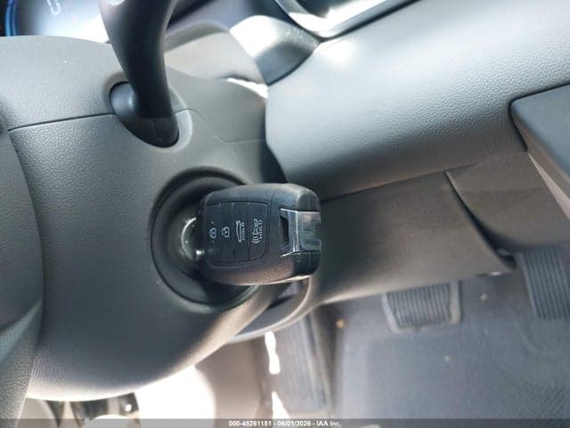 2025 HYUNDAI ELANTRA SE 11