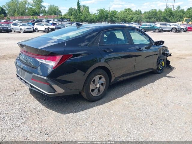 2025 HYUNDAI ELANTRA SE 4