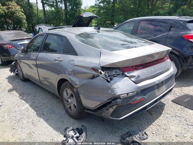 2025 HYUNDAI ELANTRA SE 3
