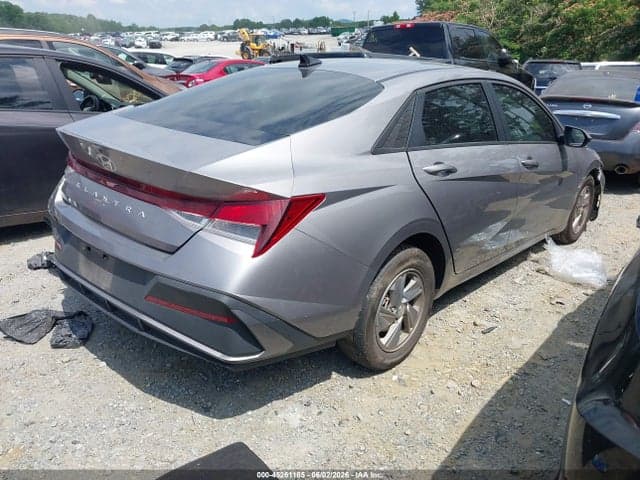2025 HYUNDAI ELANTRA SE 4