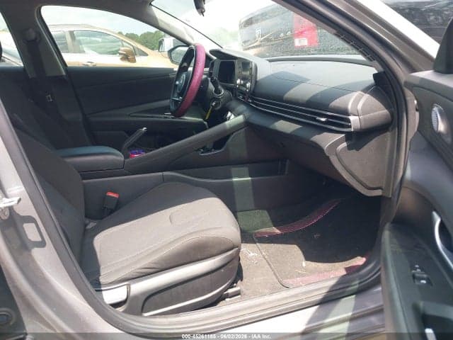 2025 HYUNDAI ELANTRA SE 5