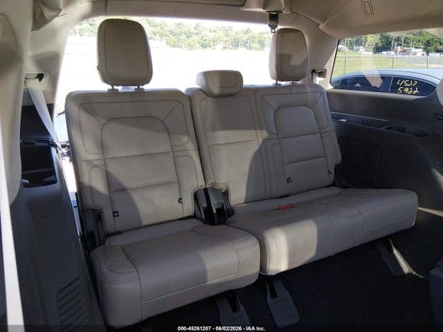 2024 LINCOLN NAVIGATOR PREMIERE 19