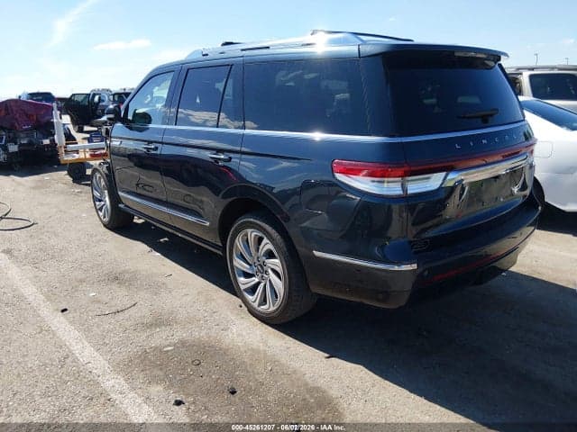 2024 LINCOLN NAVIGATOR PREMIERE 3