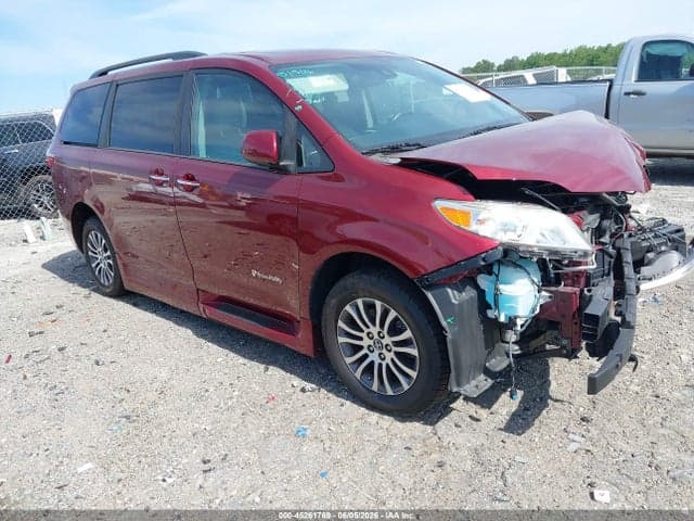 2020 TOYOTA SIENNA XLE 1