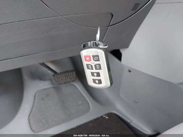 2020 TOYOTA SIENNA XLE 11