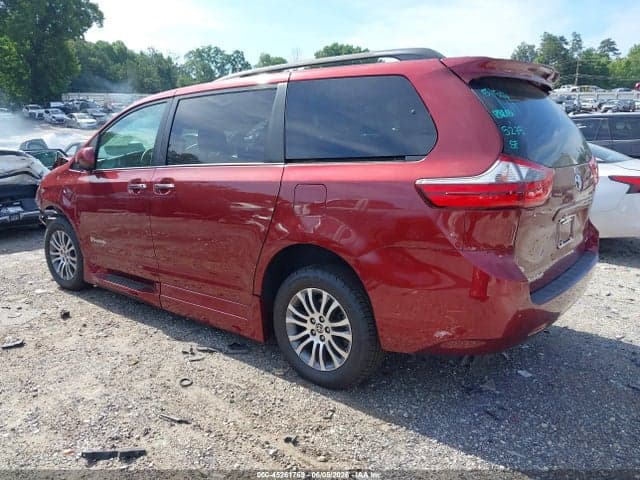 2020 TOYOTA SIENNA XLE 15