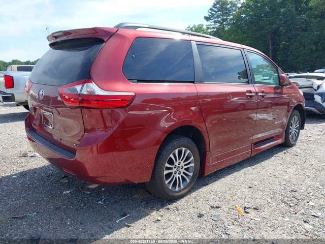 2020 TOYOTA SIENNA XLE 4