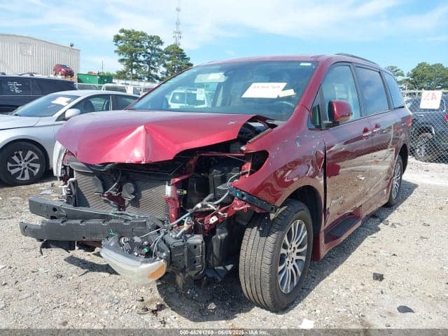 2020 TOYOTA SIENNA XLE 6