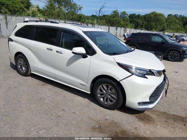 2021 TOYOTA SIENNA XLE - 1