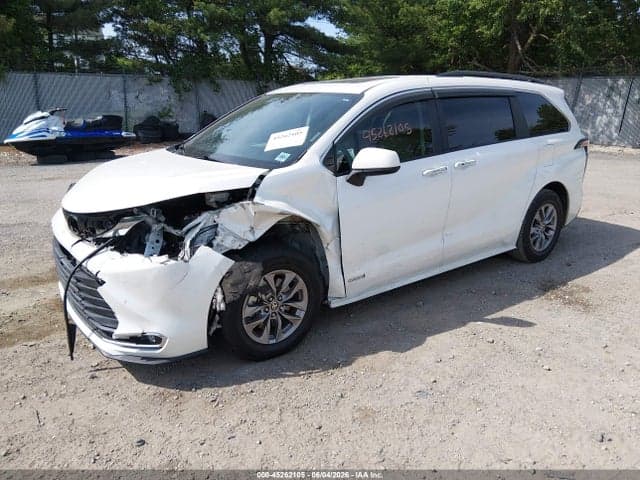 2021 TOYOTA SIENNA XLE 2