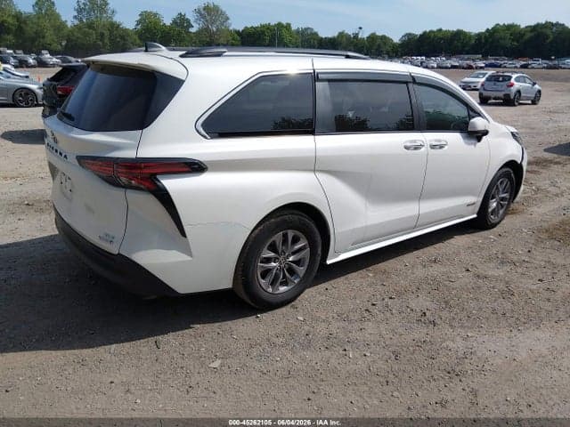 2021 TOYOTA SIENNA XLE 4