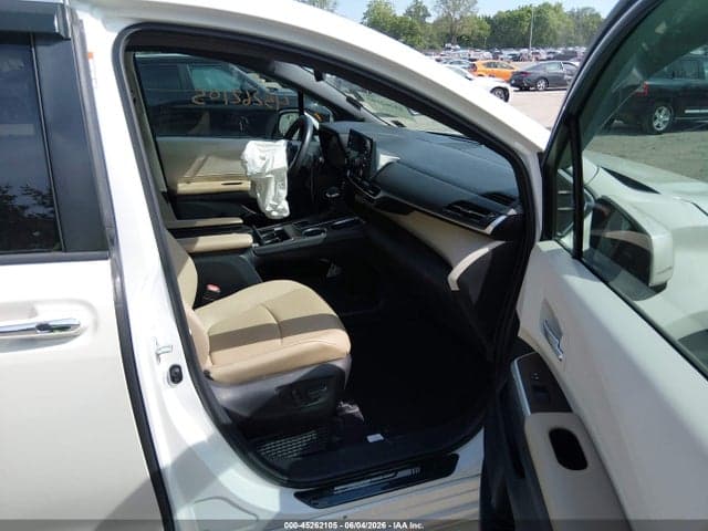 2021 TOYOTA SIENNA XLE 5