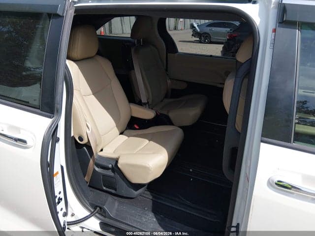 2021 TOYOTA SIENNA XLE 8