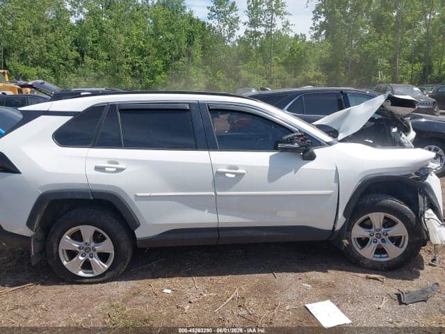 2019 TOYOTA RAV4 XLE 14
