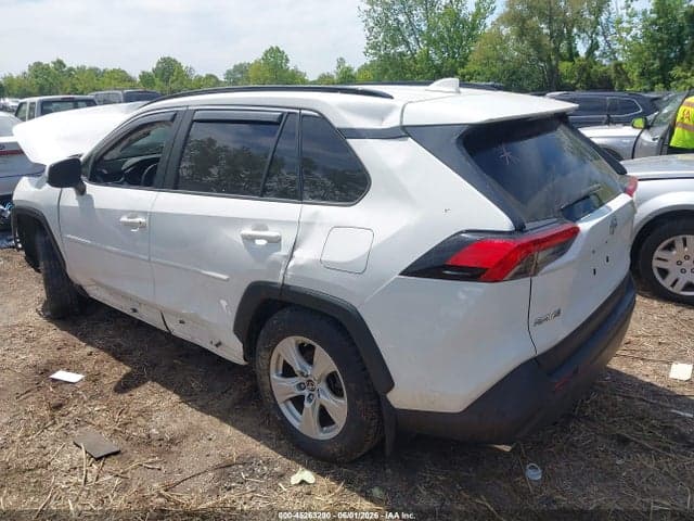 2019 TOYOTA RAV4 XLE 3