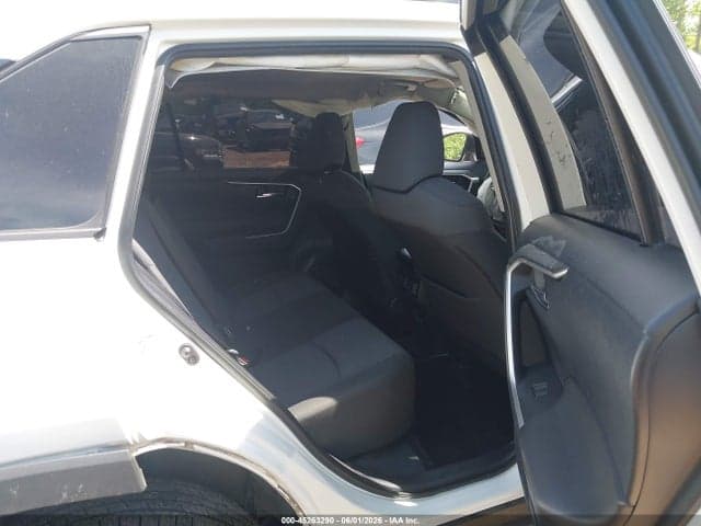 2019 TOYOTA RAV4 XLE 8