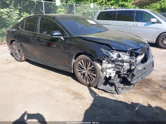 2018 TOYOTA CAMRY SE