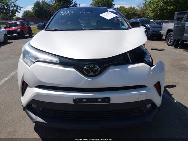 2019 TOYOTA C-HR XLE 12
