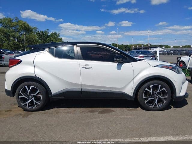 2019 TOYOTA C-HR XLE 13
