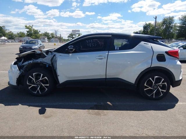 2019 TOYOTA C-HR XLE 14