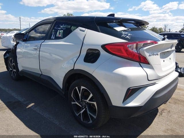 2019 TOYOTA C-HR XLE 3