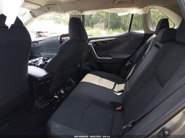 2019 TOYOTA RAV4 LE 8