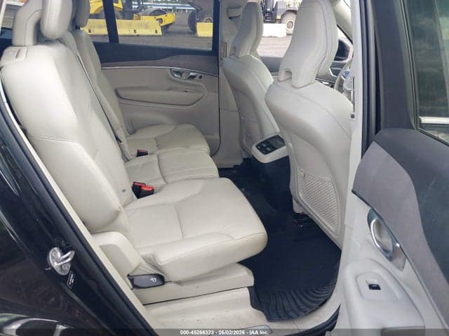 2023 VOLVO XC90 B5 8