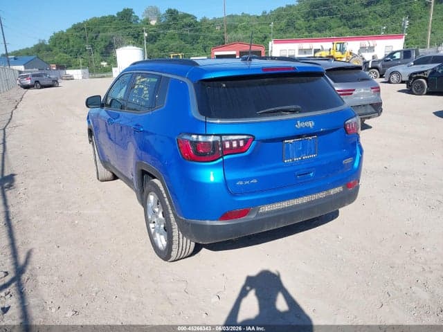 2023 JEEP COMPASS LATITUDE LUX FWD 3