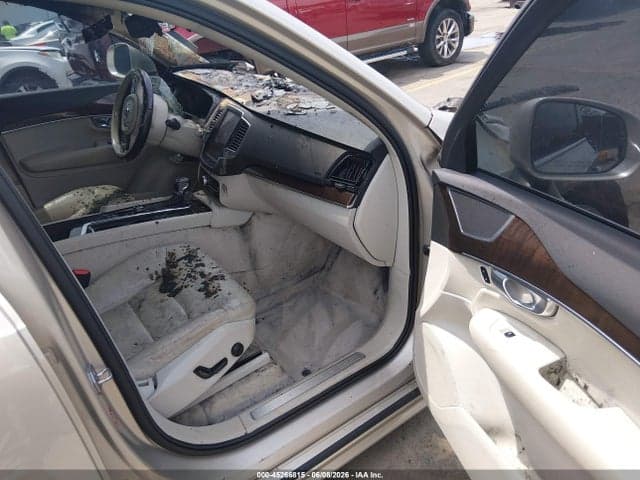2016 VOLVO XC90 T6 5