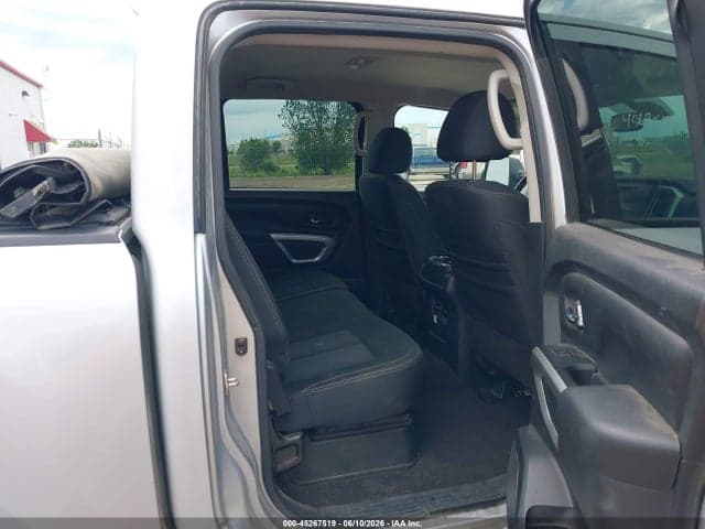 2017 NISSAN TITAN SV 8