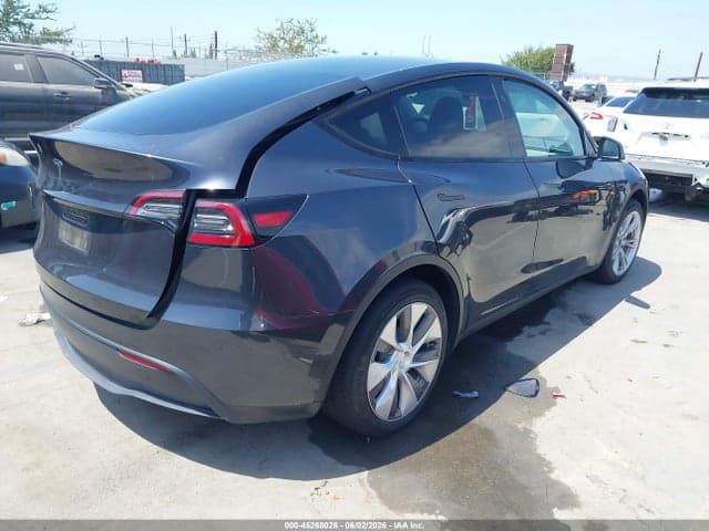 2024 TESLA MODEL Y 4