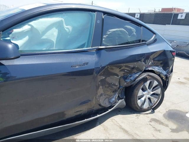 2024 TESLA MODEL Y 6